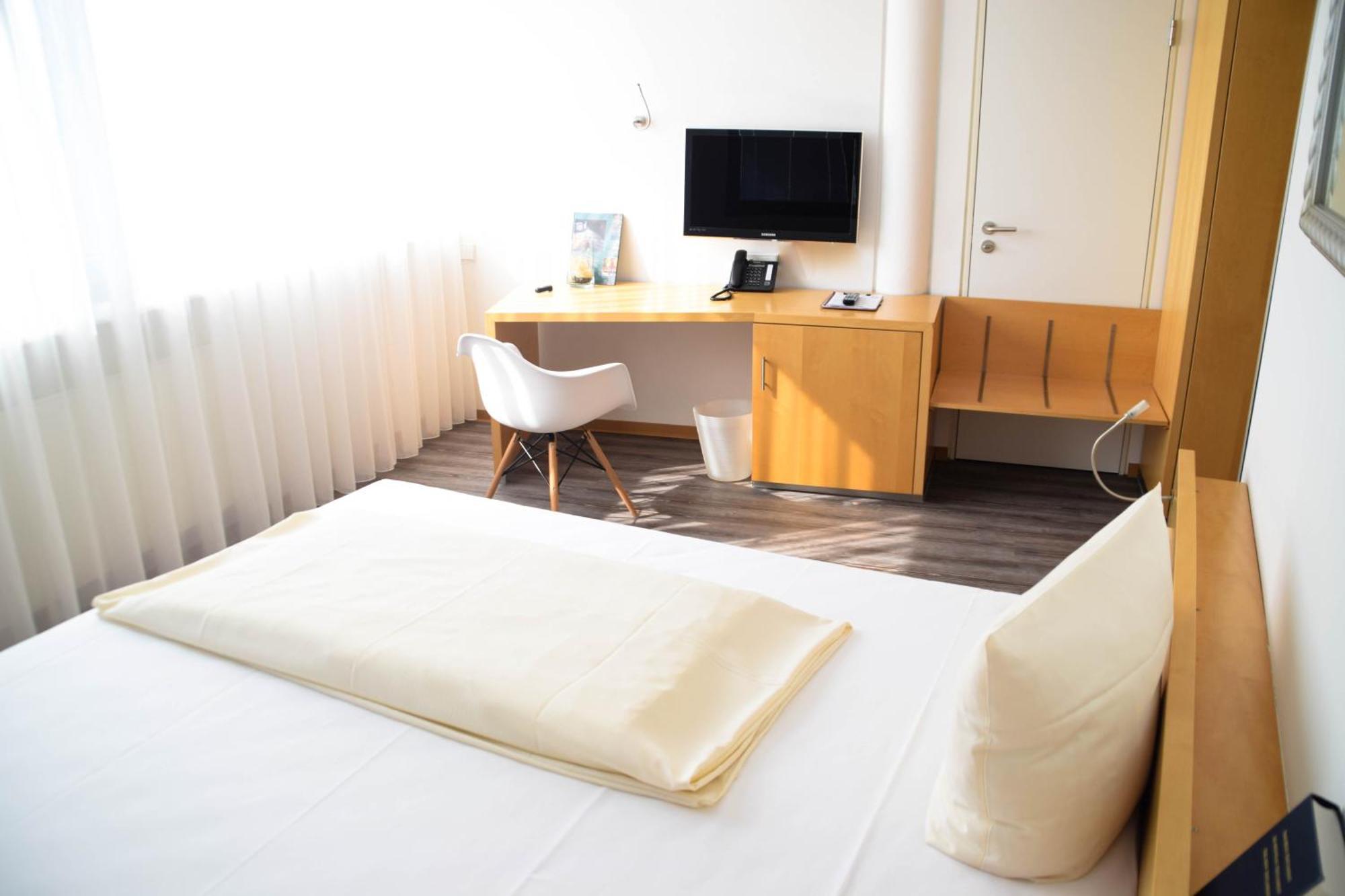 Cristall Hotel Waghäusel Quarto foto